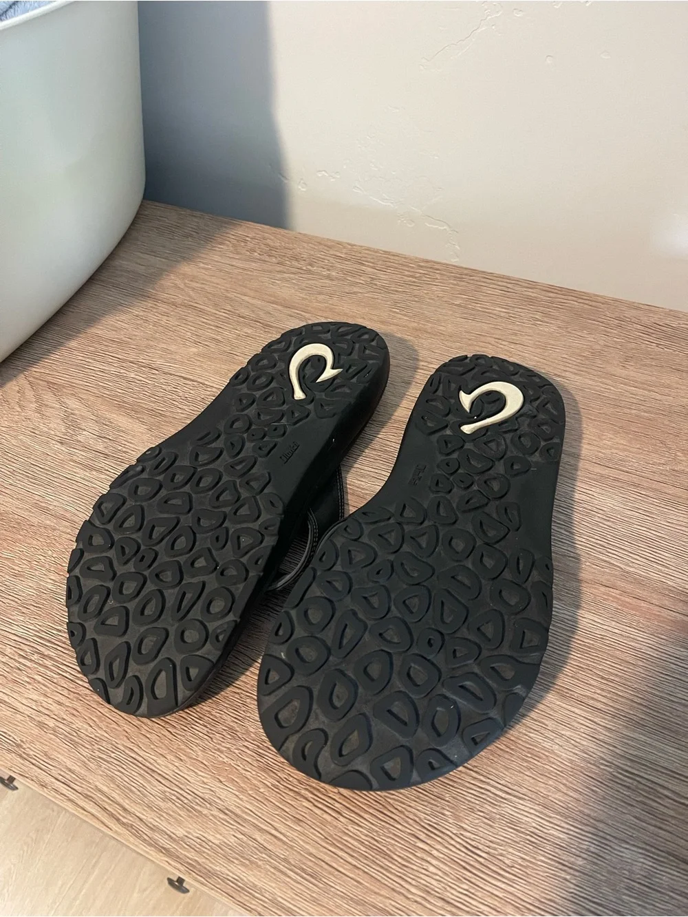 Olukai Men's Black Leather Flip-Flop Sandals